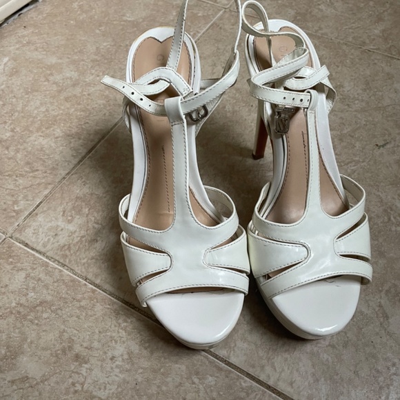 White heels - Picture 2 of 2